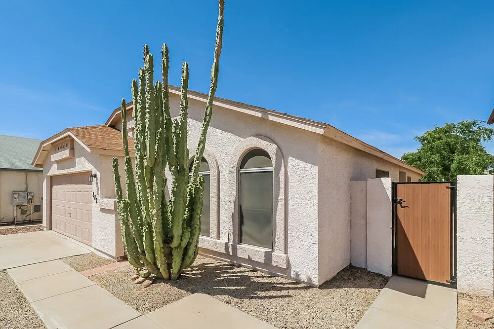 3 bed, 2.0 bath, 1308 sqft, $2,330 — Photo 3