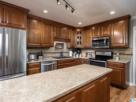 2nd image of 2824 Briarwood Dr SE