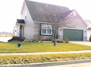 19 Lake Ridge Ct, Bloomington, IL 61701