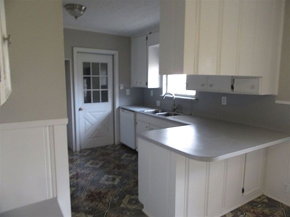 4th image of 4360 W Broadway St