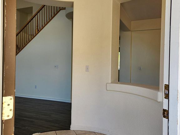 5th image of 611 Taraya Ct