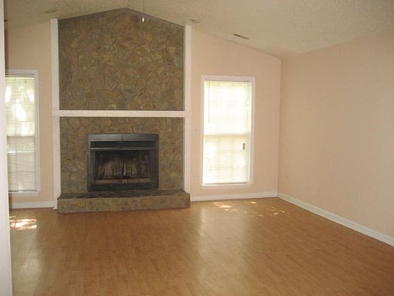 3rd image of 8015 New England Dr