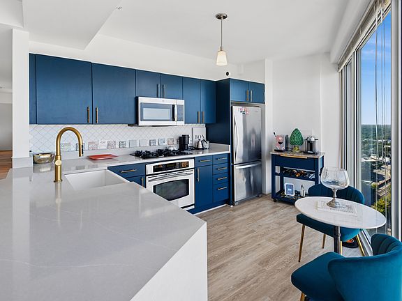 5th image of 1720 Maple Ave APT 2720