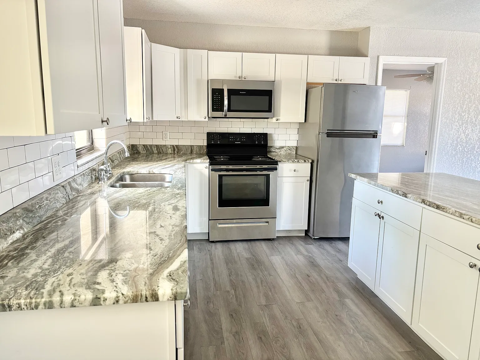 2 bed, 1063 sqft, $1,550 — Photo 2