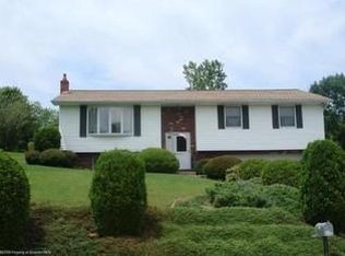 2011 Terra Dr, Clarks Summit, PA 18411