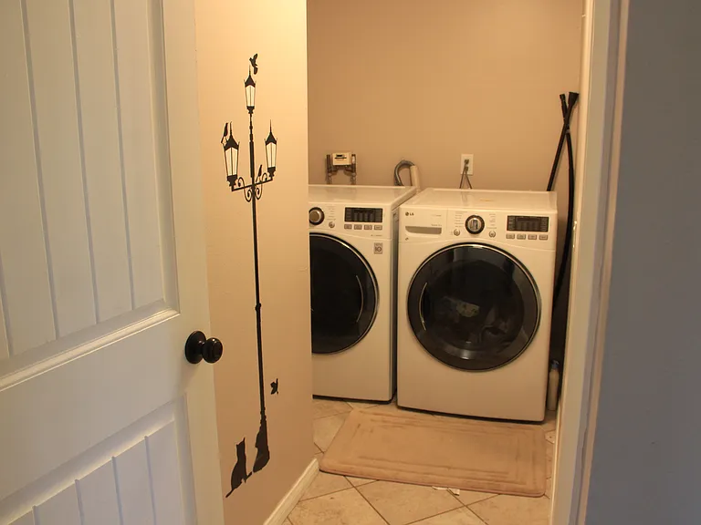 6854 Tiki Dr — Photo 22