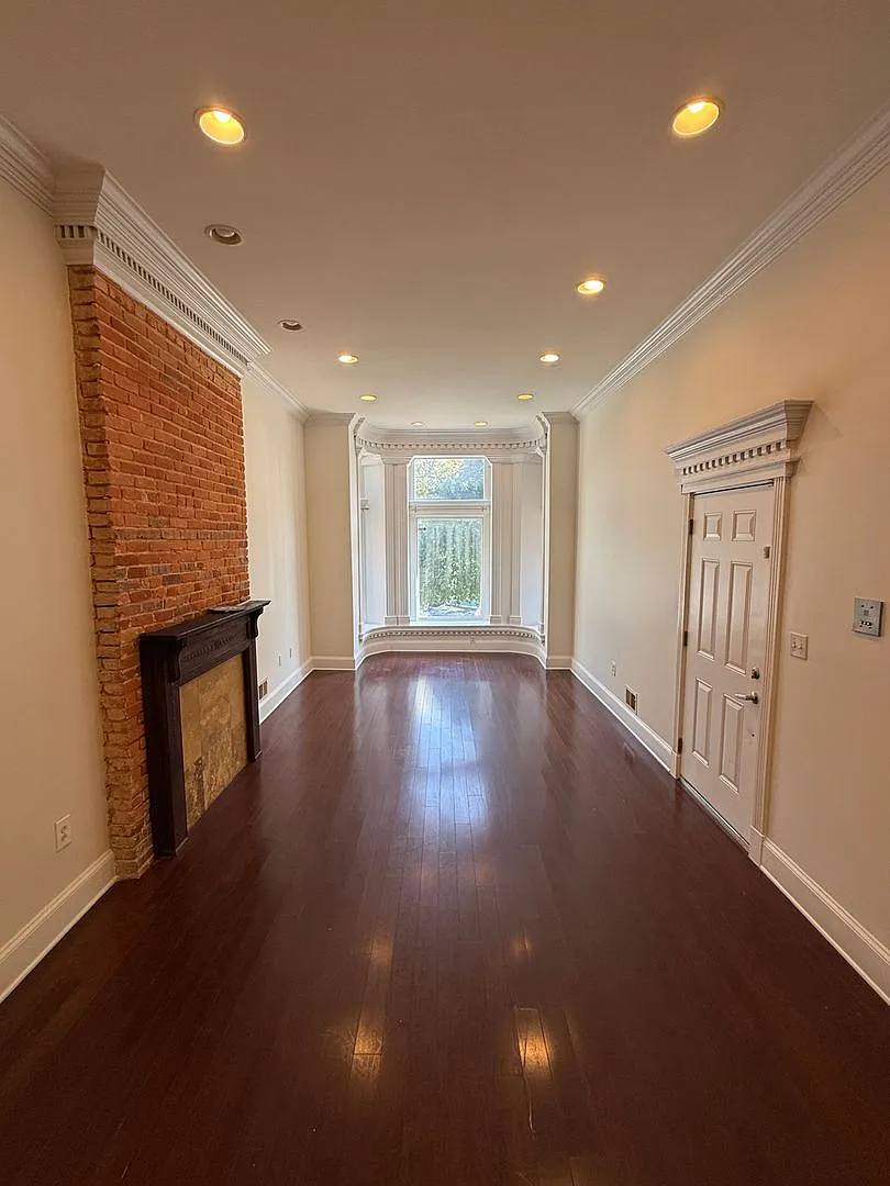 Modern 3 Bedroom Condo Minutes from Downtown Baltimore — Photo 4