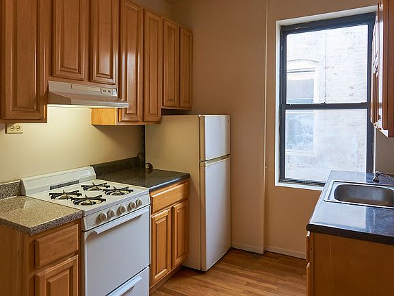3rd image of 24-35 Steinway St #15