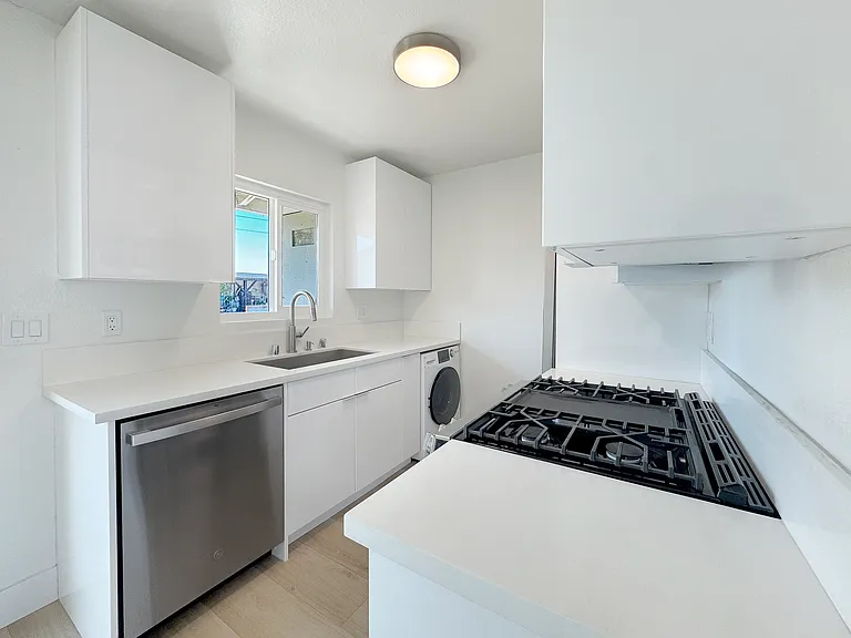 776 W Wilson St — Photo 6