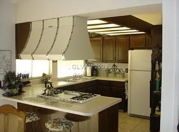 3rd image of 532 Woodcrest Dr