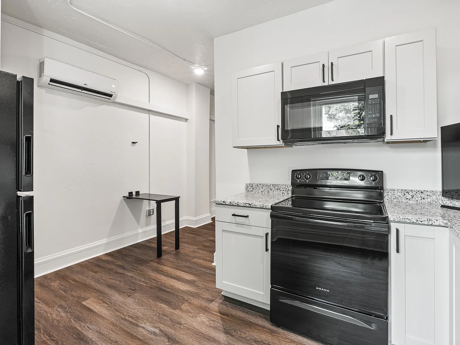 Studio, 400 sqft, $950 — Photo 2