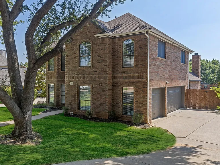 2601 Kimberly Dr — Photo 2