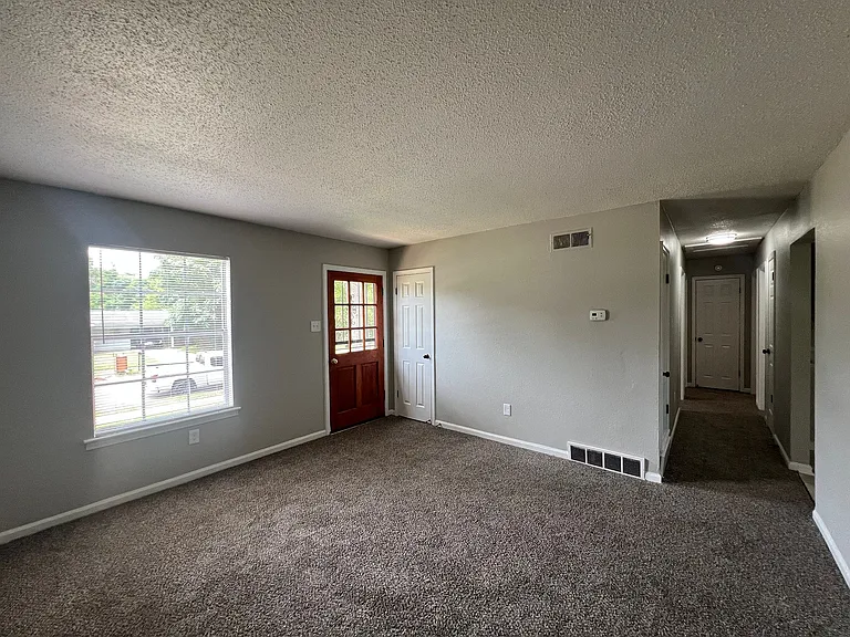 5258 Beaverton Dr — Photo 3