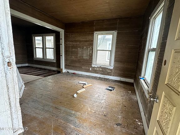 2nd image of 804 Lafayette Ave