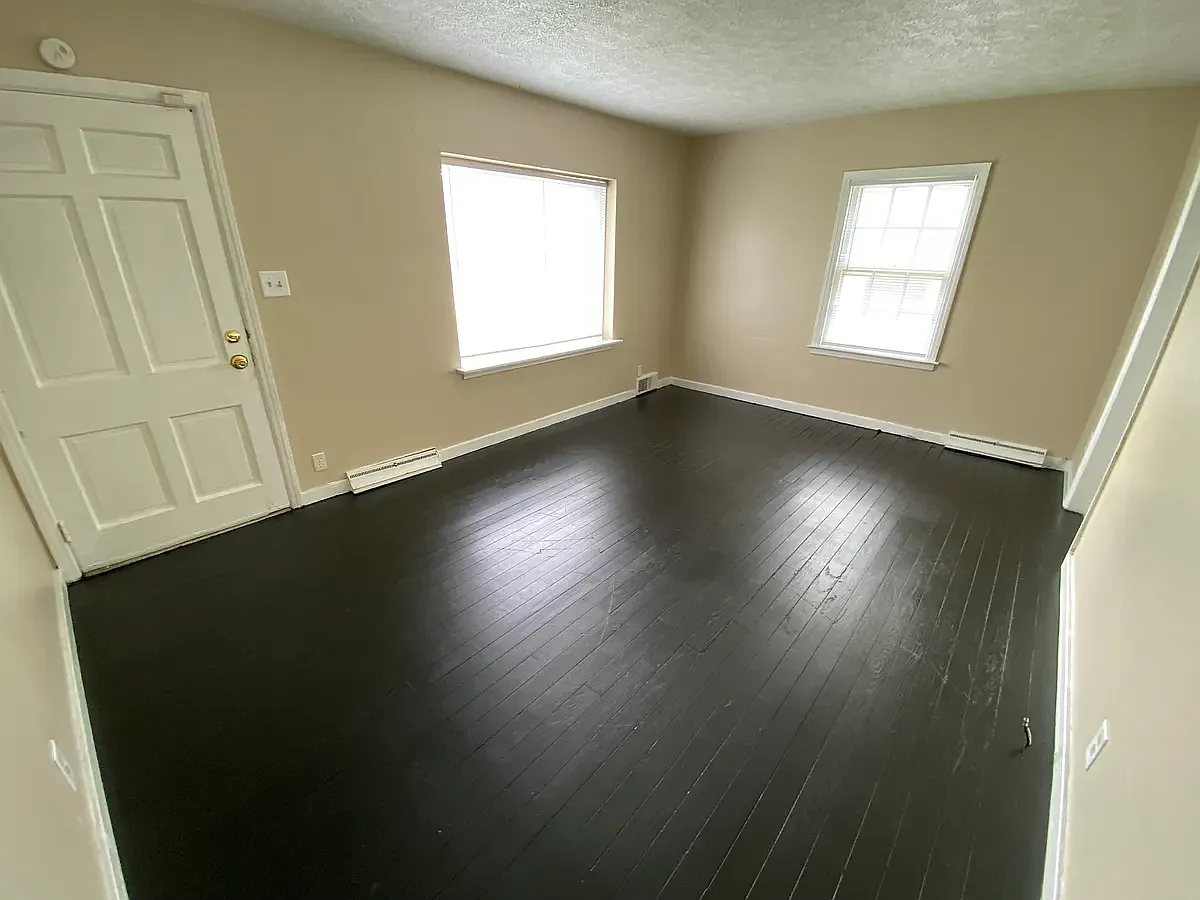 3 bed, 720 sqft, $1,000 — Photo 2