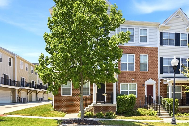1st image of 300 Camillia Pl
