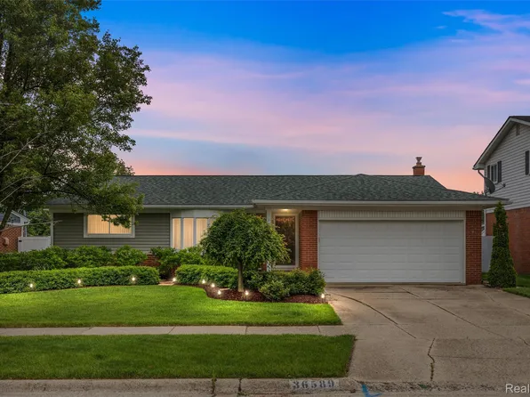 36589 Dowling St, Livonia, MI 48150