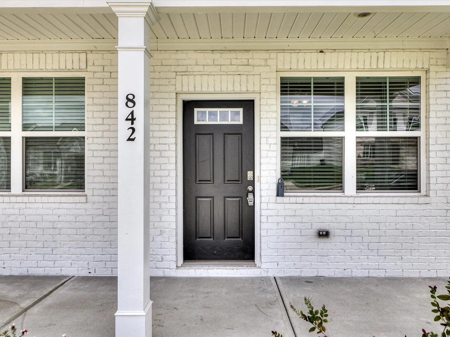 3 bed, 2.0 bath, 1256 sqft, $1,695 — Photo 3