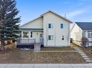 113 E Westridge Close, Okotoks, AB T1S1N4