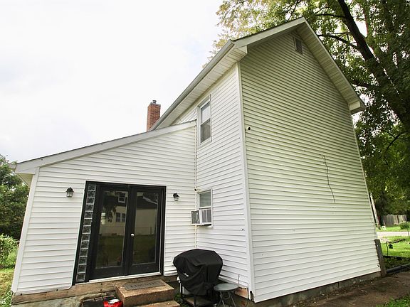 3rd image of 3631 Iowa Rd