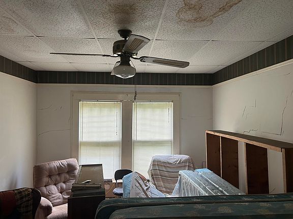 3rd image of 28 E Main St