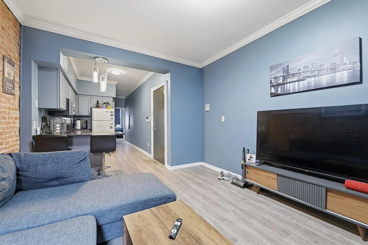 2 bed, 1.0 bath, $3,550 — Photo 2