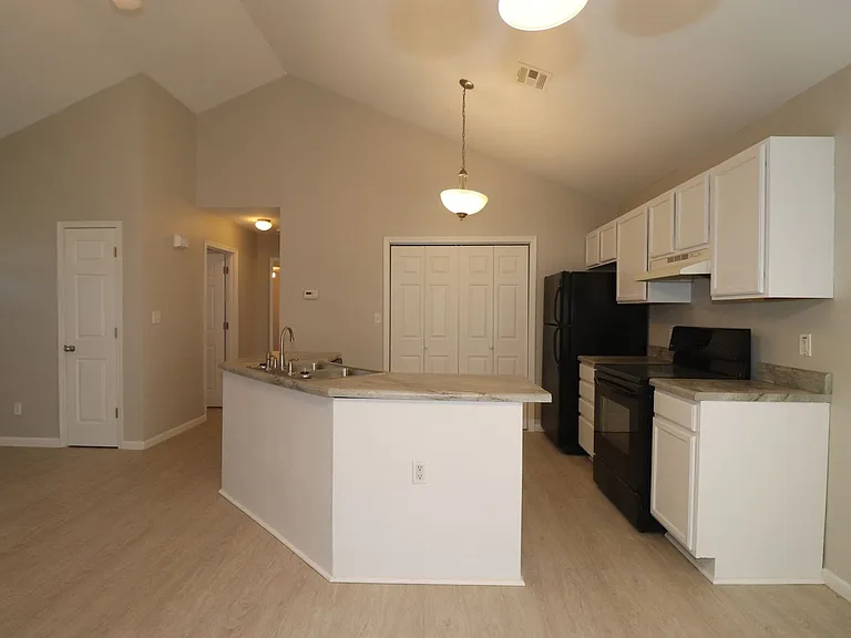1304 N Jefferson St — Photo 4