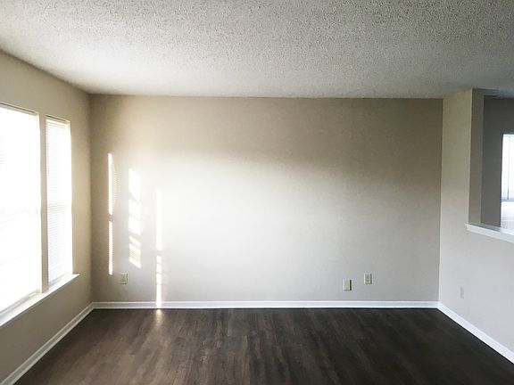 4th image of 10416 Waverly Dr