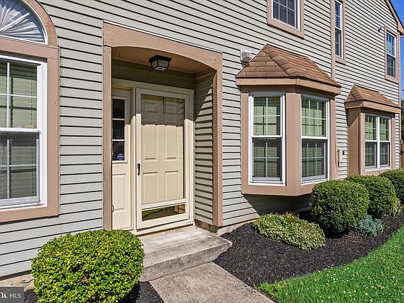 3rd image of 16 Eddlewood Pl