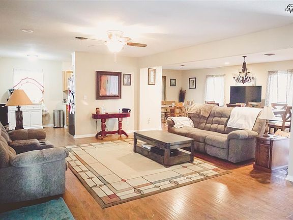 3rd image of 4205 Prince Edward Dr