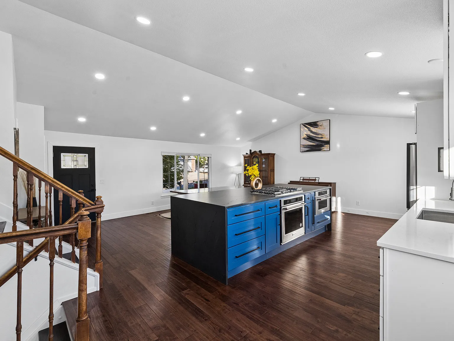 4 bed, 2336 sqft, $3,400 — Photo 4