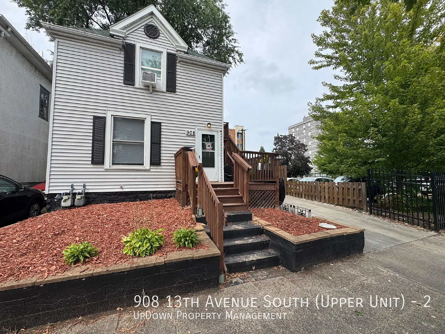 "Charming 950 Sq Ft 1-Bed Upper Unit in Minneapolis Your Cozy Haven Awaits!" — Photo 1