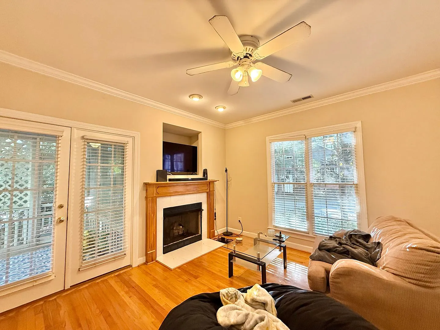 Stunning 3BD, 2.5BA Downtown Raleigh End Unit Townhome with a 1-Car Garage in a Prime Location Ne... — Photo 3