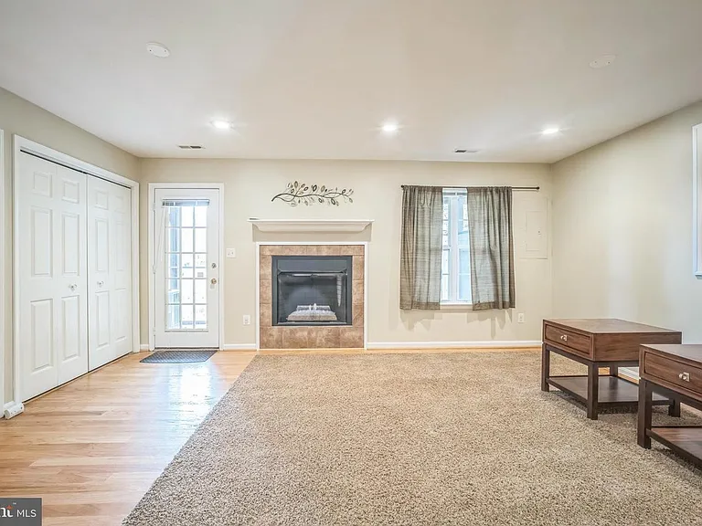 11551 Laurel Lake Sq — Photo 24