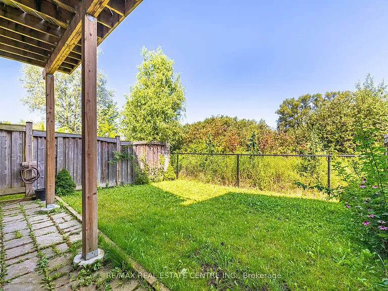 34 Alex Campbell Cres — Photo 37
