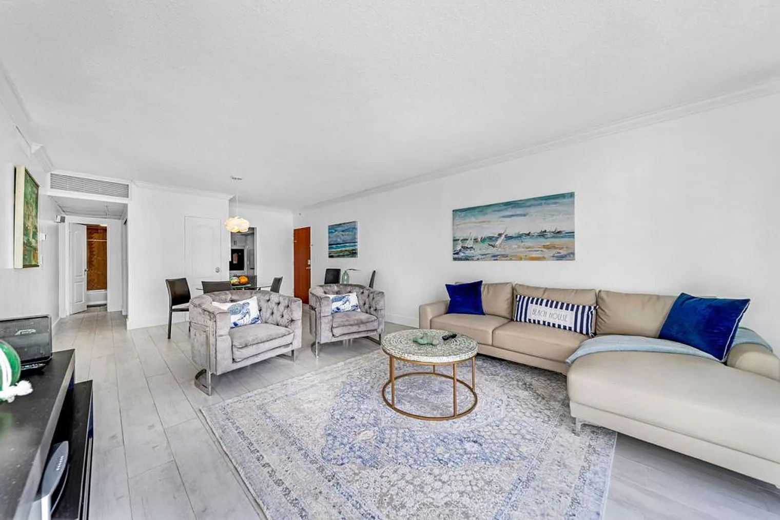 2 bed, 2.0 bath, $7,076 — Photo 2