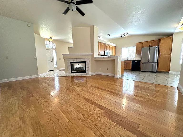 366 Vasche Ave — Photo 7