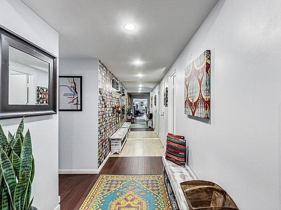 4th image of 40 E 9th St APT 901