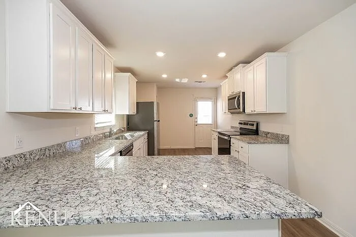 4 bed, 2.0 bath, 1794 sqft, $1,980 — Photo 3