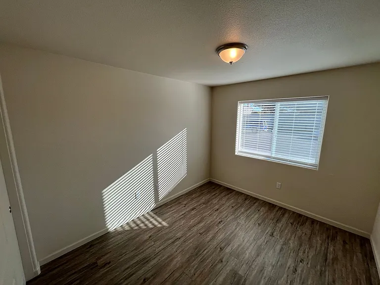 1465A E Ash Ave — Photo 5