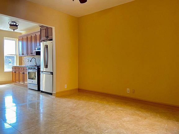 4th image of 3015 45th St APT 2