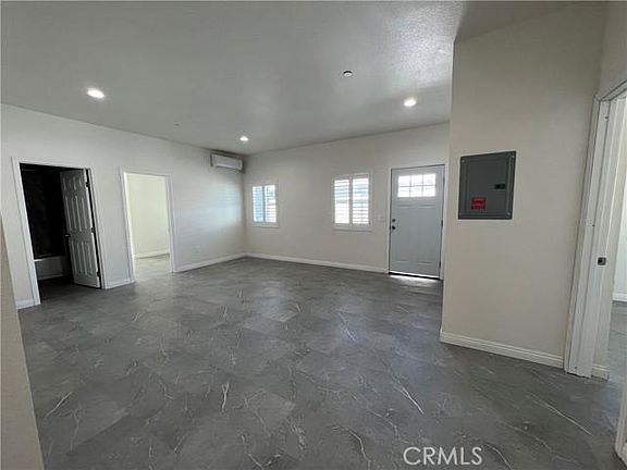 5th image of 2534 N Magnolia Ave