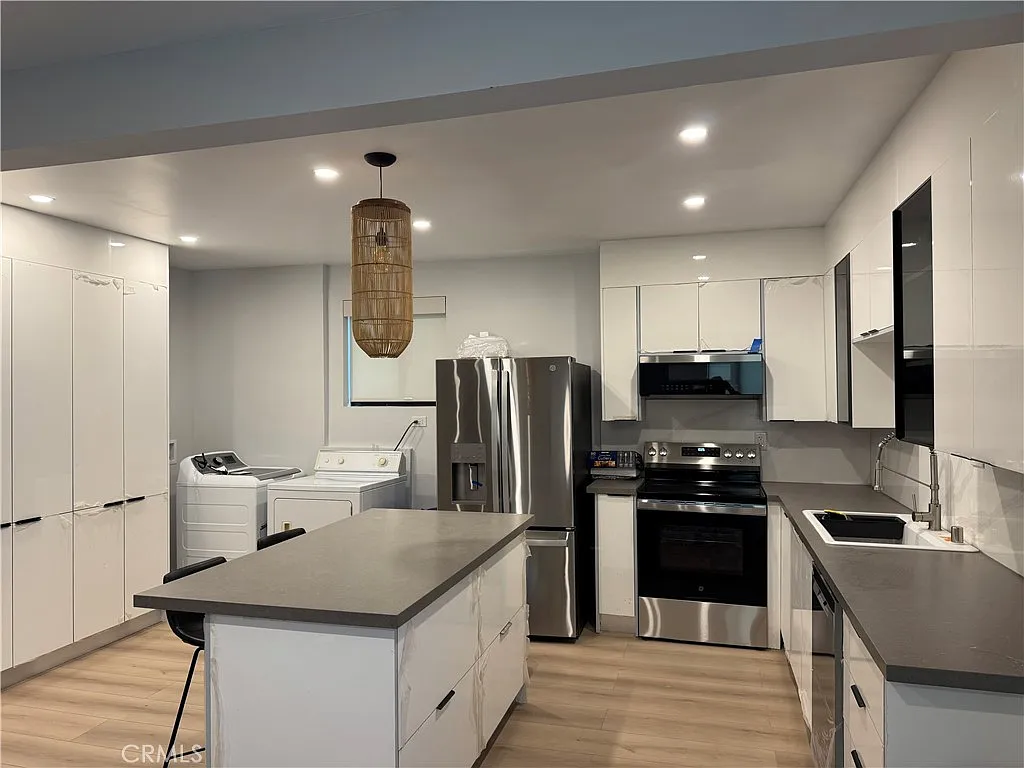 1 bed, 908 sqft, $4,995 — Photo 4