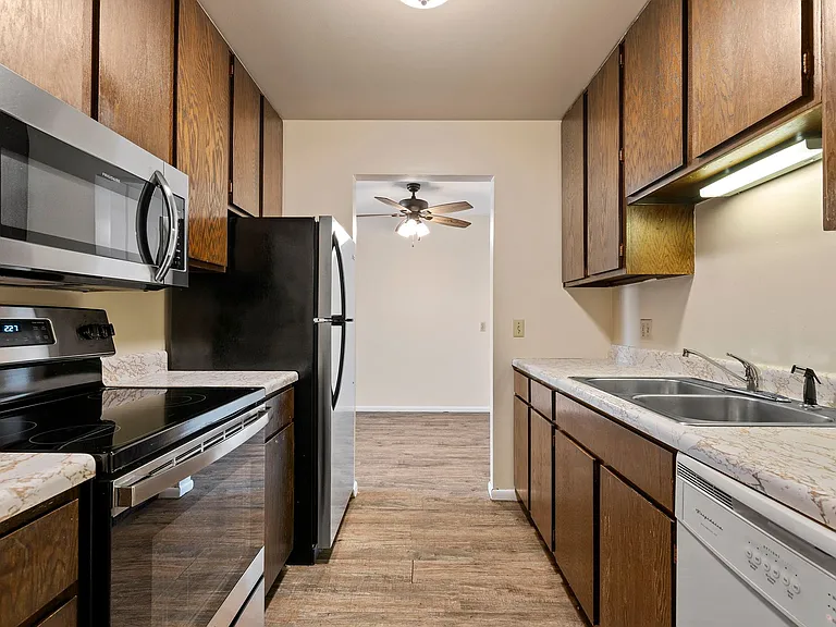Cedarwood West Apartments | 2-Bedroom Apartments — Photo 2