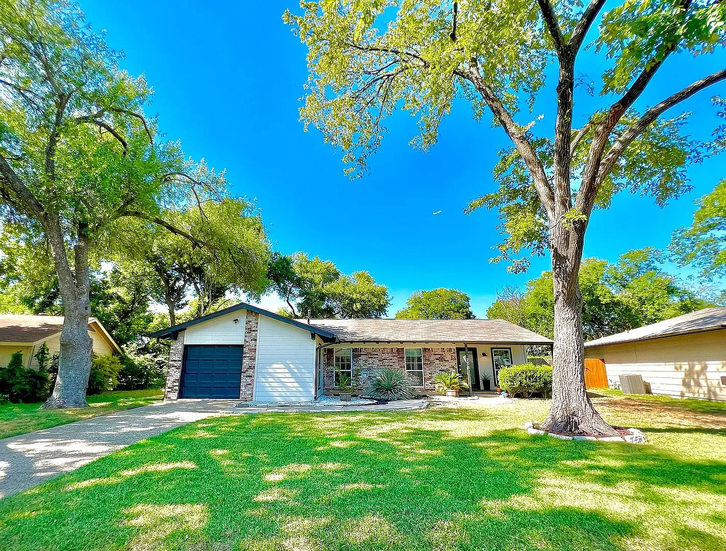 Coming Soon! 3 BR/2BA | Single Family Home | 1-Car Garage Parking | Gated backyard — Photo 1