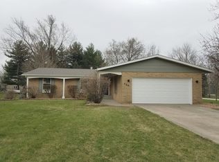 5882 Darline Dr, Saint Anne, IL 60964