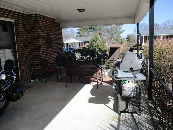 5th image of 865 S 16th St