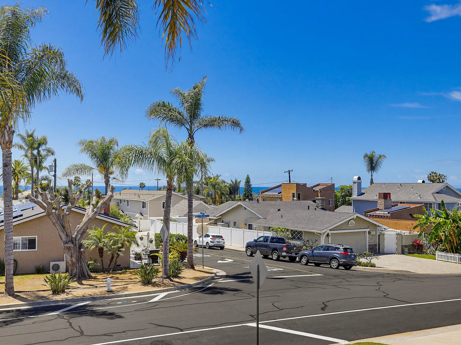 3 bed, 2003 sqft, $6,800 — Photo 4