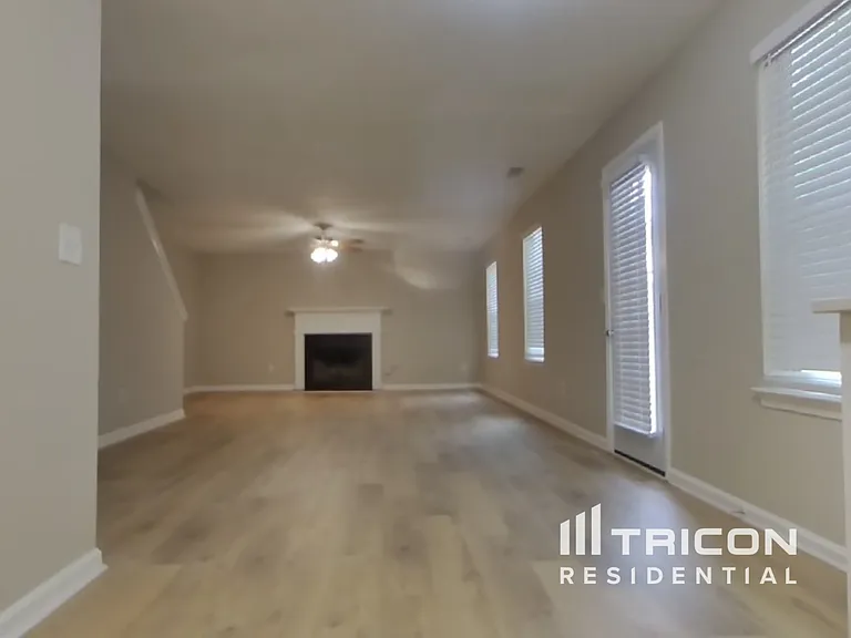 2640 Thunder Basin Way — Photo 3