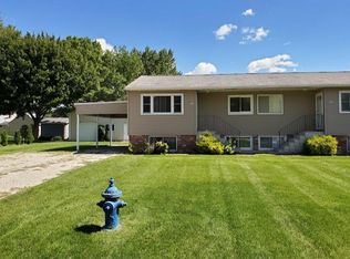 512 2nd St, Washburn, IA 50702